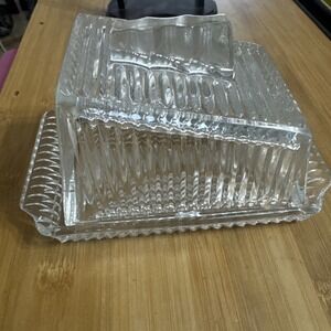 Beautiful vintage glass butter dish (sh5)